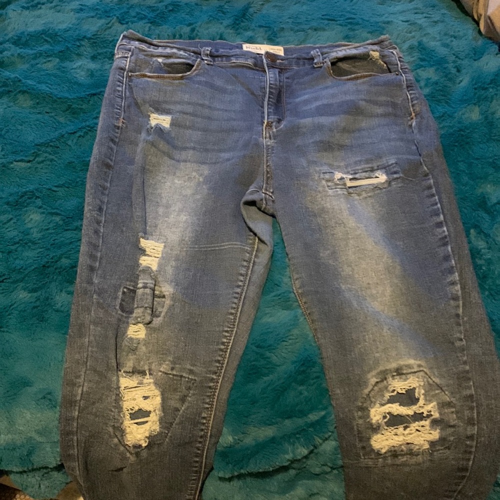 Juniors size 17 MUDD High Rise Ankle Jegging.